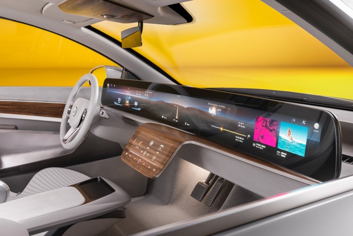 Jön a teljes műszerfalat beterítő kijelző