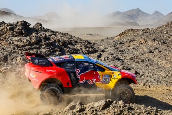 Loeb szakaszt nyert, botrány a Dakaron