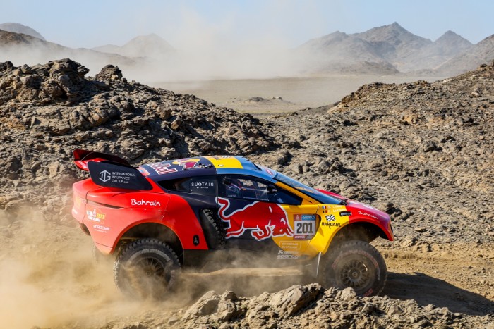 Loeb szakaszt nyert, botrány a Dakaron