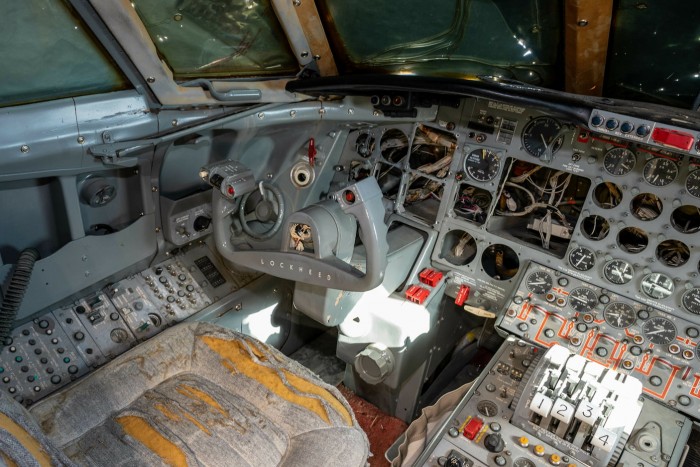 Újévi csoda, hogy elkelt Elvis lelakott repülője