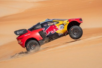 Loeb sorozatban három szakaszt nyert a Dakaron