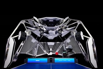 Igazi gépszörnyeteg a pingpongozni tanító robot