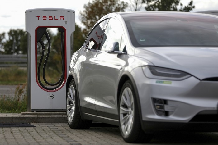 Belső levelezések szivárogtak ki a Tesla kamuvideójáról
