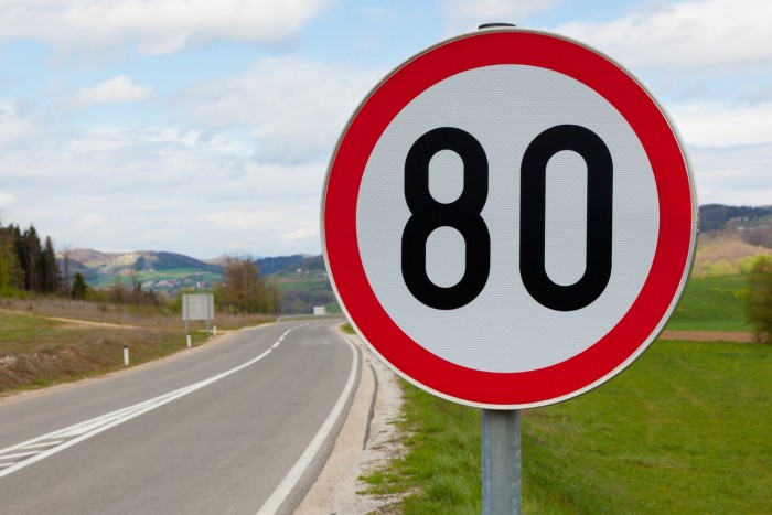 Gyorshajtás miatt vették el egy rendőr jogosítványát