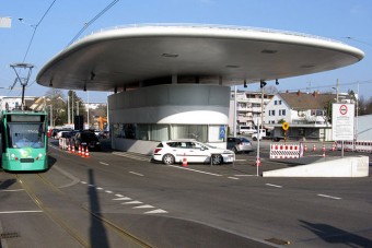 Huszonhárom ember szállt ki egy autóból a határon