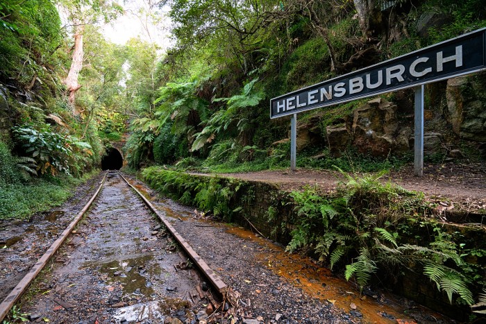 Kukacok világítanak ebben az elhagyatott alagútban 1