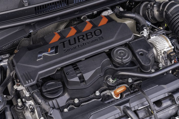 Városi kisautó 300 lóerővel 4 | Vezess Városi kisautó 300 lóerővel 4