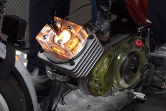 Gyerekkori álmunkat, a nitrós Simsont mutatja meg ez a videó