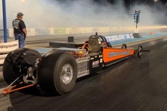 Nyaktörő tempó és halk zümmögés: ilyen egy elektromos dragster rekordja