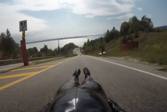 Deszkán fekve száguldani 150 km/órával lenne merszed?