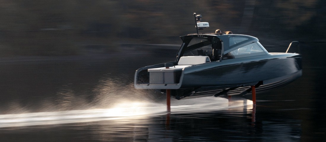 Villanyautóból építették ezt a hajót