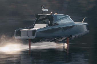 Villanyautóból építették ezt a hajót