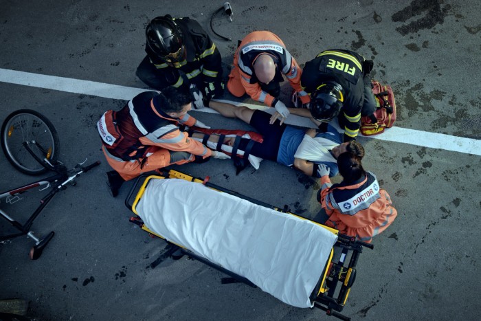 Bulibringások törték össze egymást a járdán 2