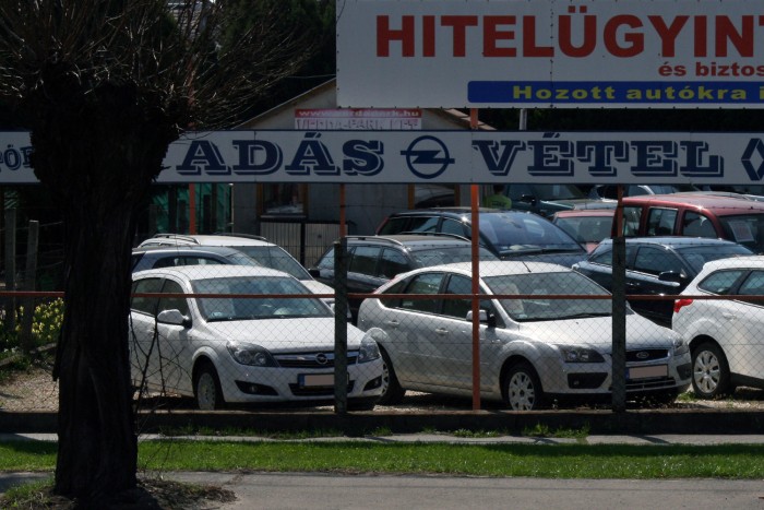 Továbbra is gyengélkedik a használtautó-import