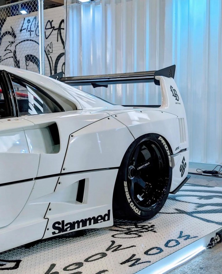 Elég megosztó, amit a Liberty Walk művelt ezzel a Ferrarival 6