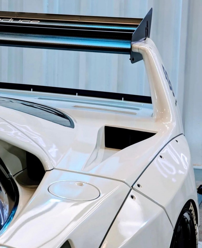 Elég megosztó, amit a Liberty Walk művelt ezzel a Ferrarival 5