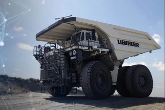 Tizenöt tonnányi akku van ebben a dömperben