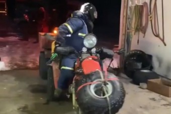 Háromkerekű Hondával szel át egy országot, rekordot akar dönteni