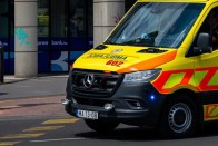 Ilyet soha ne csinálj, ha jön a mentő! ‒ életveszélyes manőver videón 1