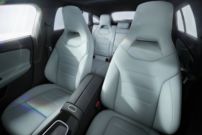 Megújultak a kecskeméti Mercedesek 8