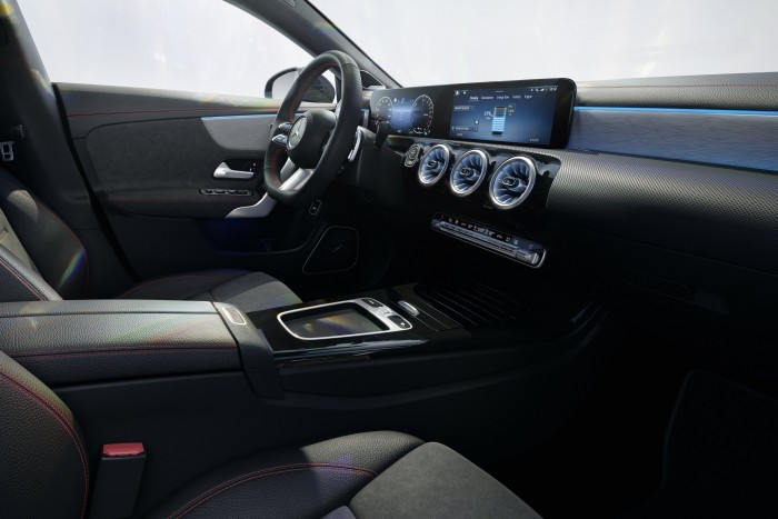 Megújultak a kecskeméti Mercedesek 7