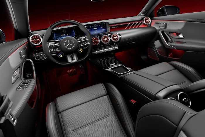 Megújultak a kecskeméti Mercedesek 10