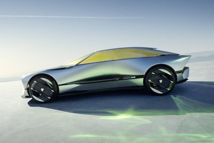 Tetőtől talpig üveg borítja ezt az autót 11