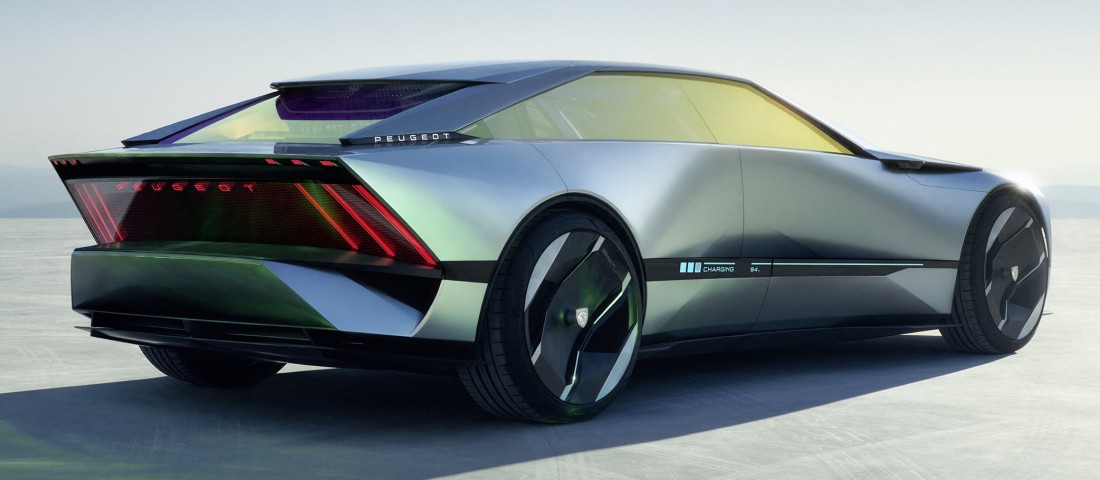 Tetőtől talpig üveg borítja ezt az autót