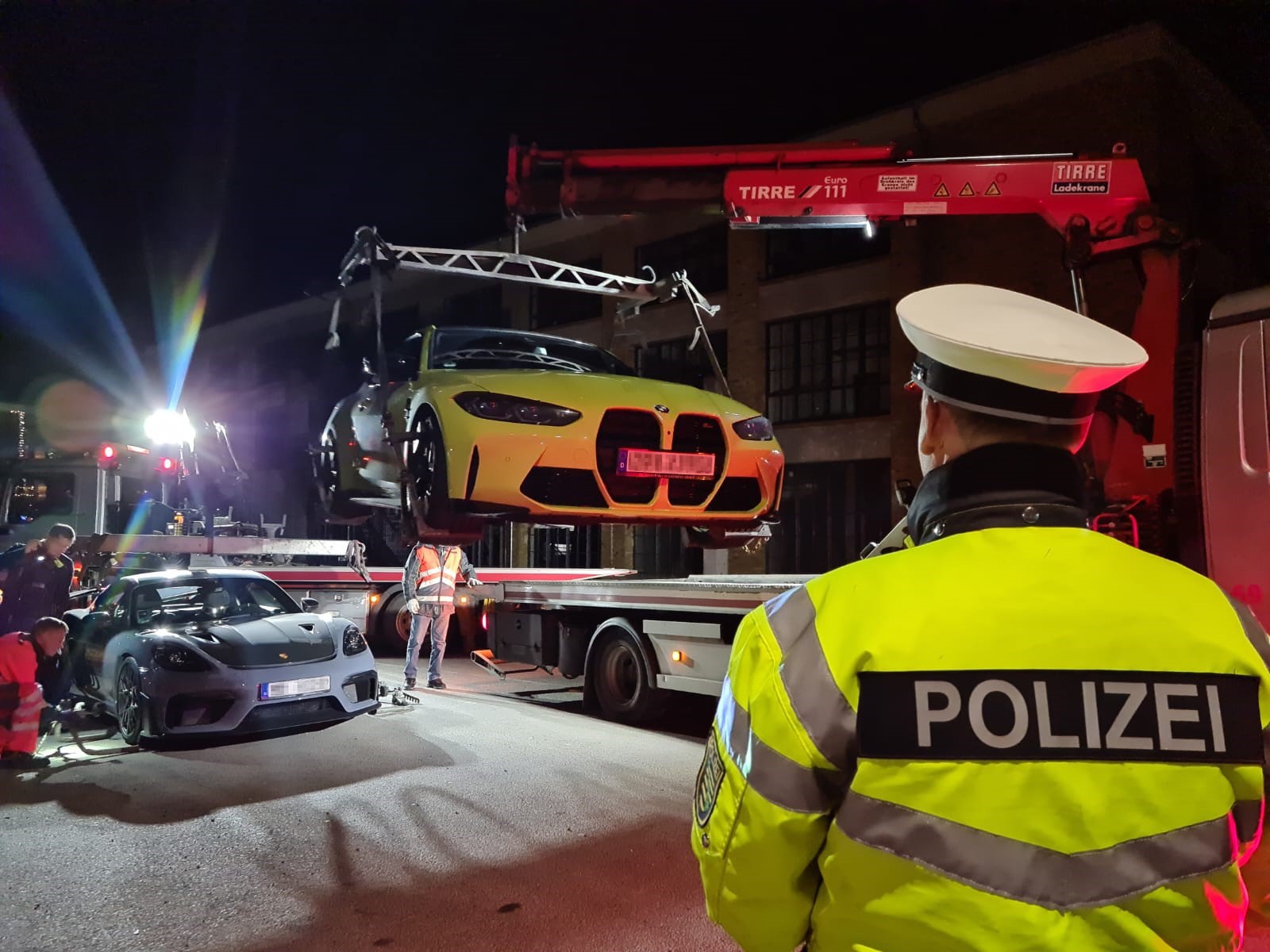 Illegális versenyzés a rendőrök orra előtt, az elkobzott autók ára ment az államkasszába 1 | Vezess Illegális versenyzés a rendőrök orra előtt, az elkobzott autók ára ment az államkasszába 1