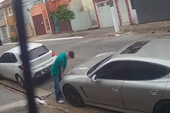 Ijesztő ez a profi, aki pillanatok alatt okoz milliós kárt a Porschében