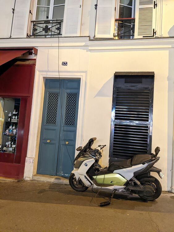 Ablakból lógó hosszabbítók lepik el a városokat? 5