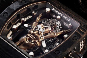 Csontvázkéz is került ebbe a méregdrága karórába