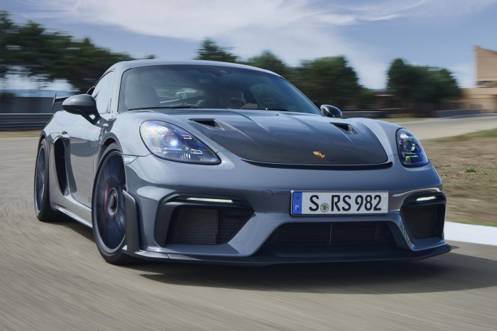 Illegális versenyzés a rendőrök orra előtt, az elkobzott autók ára ment az államkasszába 3 | Vezess Illegális versenyzés a rendőrök orra előtt, az elkobzott autók ára ment az államkasszába 3