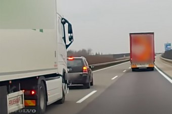 Önkéntes rendőr büntetőfékezett egy kamion előtt az M5-ösön