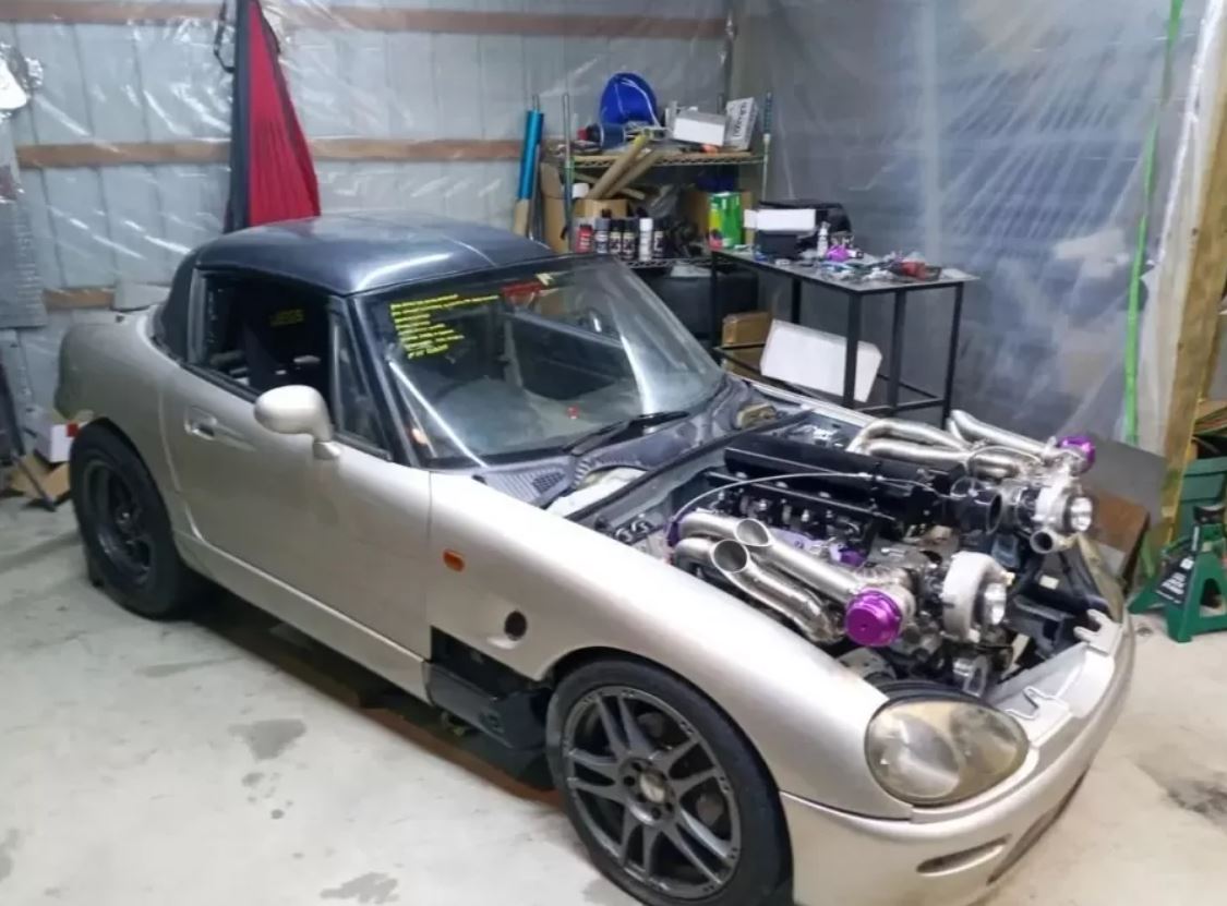 Csúnyán megerőszakolták ennek a Suzukinak a motorterét 3