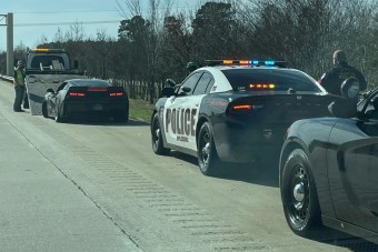 Nem volt szégyenlős a gázpedállal, bukta a Corvette-et