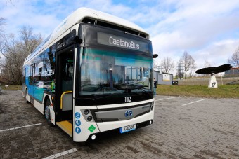 Kipróbáltuk a jövő buszát Pakson