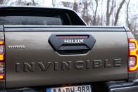 A fél világ nem tévedhet – Toyota Hilux teszt 55