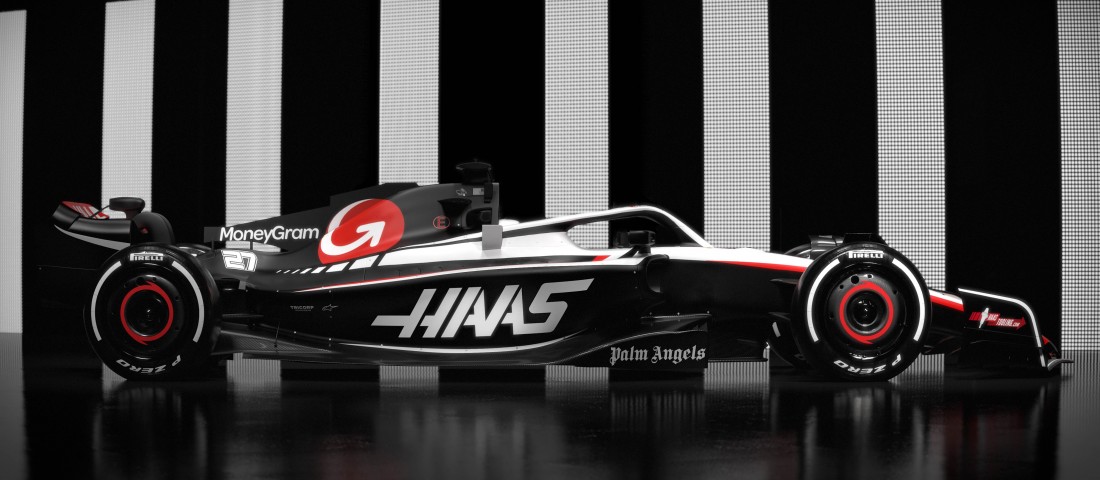 Sötétbe borult az első 2023-as Forma-1-es autó