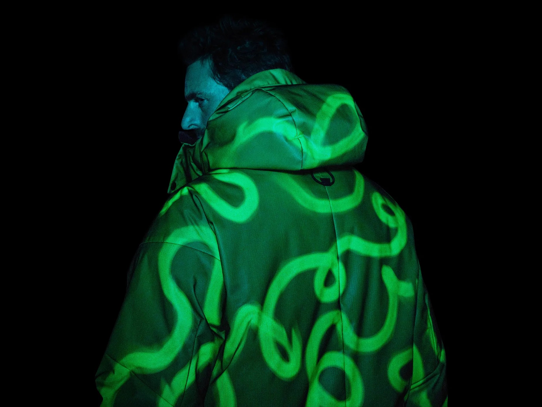 Egész éjszaka világít a sötétben ez a túlélőkabát 3