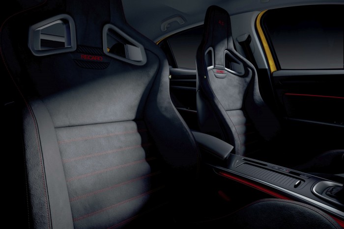 Limitált szériával búcsúzik a legsportosabb Renault 8