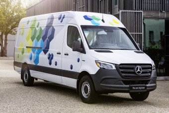 500 kilométeres, négytonnás villanyfurgon a Mercedestől