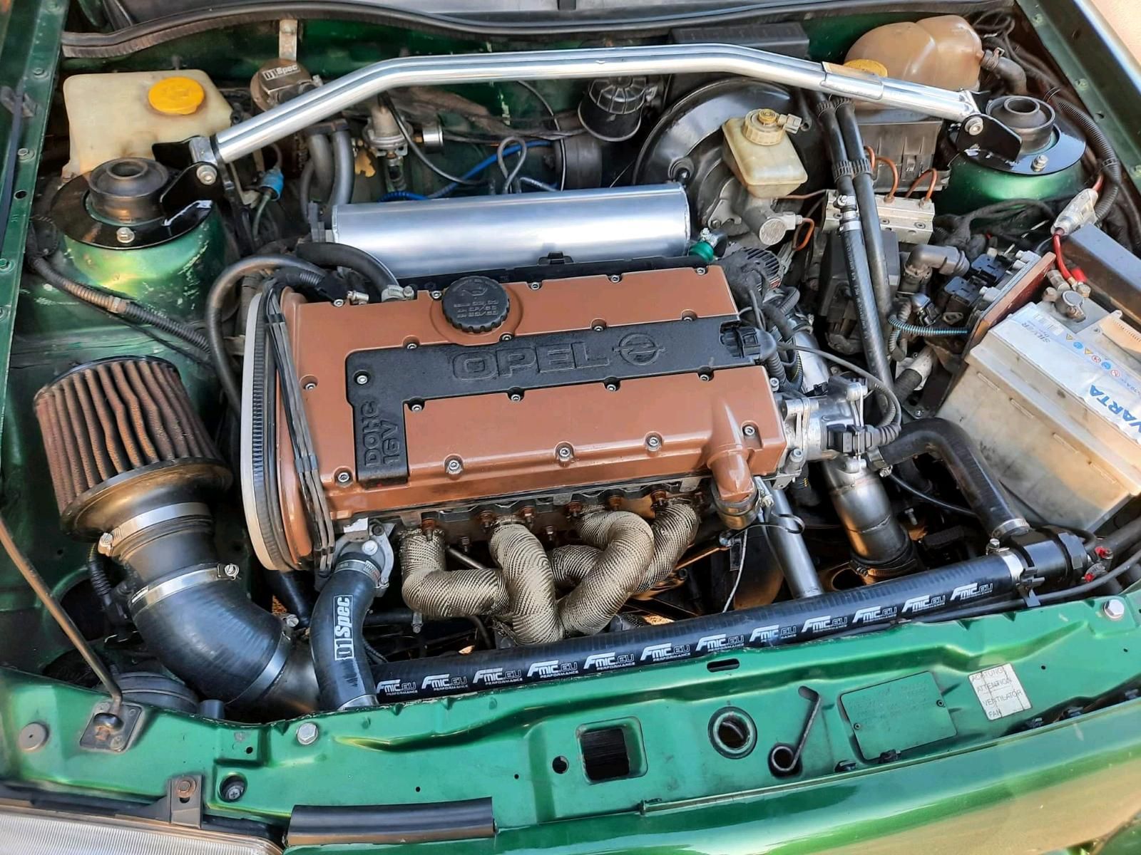 Ez az Opel Astra maga a megvadult kilencvenes évek 2