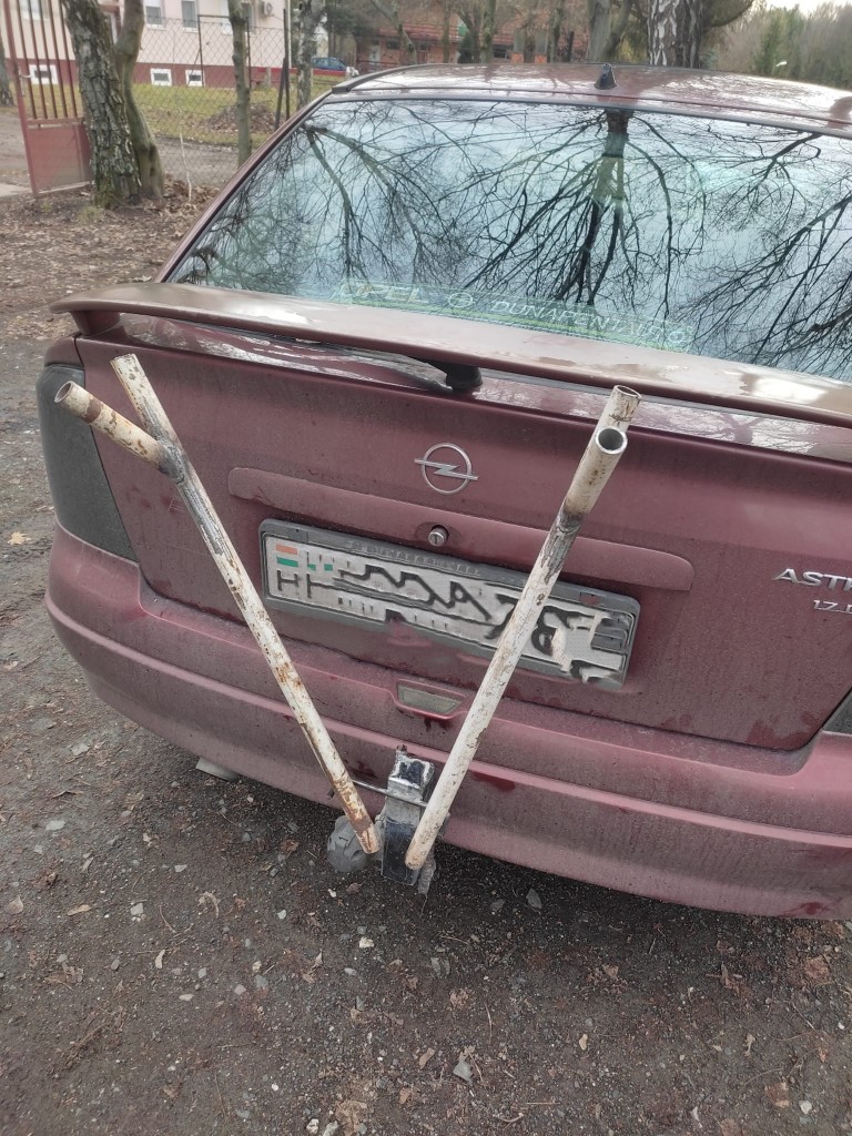 Lefotózták a tákolt bringaszállítók abszolút királyát 3