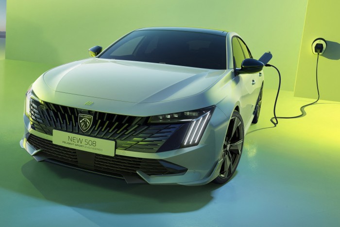 Összekaszabolták a legszebb Peugeot arcát 10 | Vezess Összekaszabolták a legszebb Peugeot arcát 10