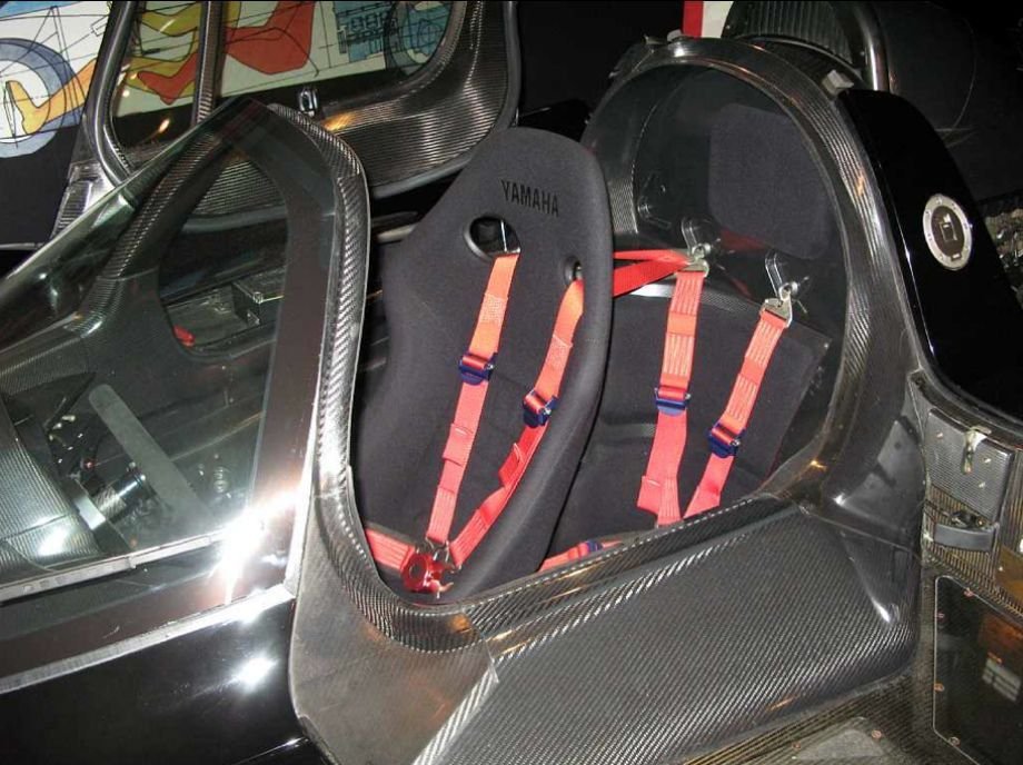 Hogyan bukhat meg egy V12-es, 400 lóerős sportautó? 2