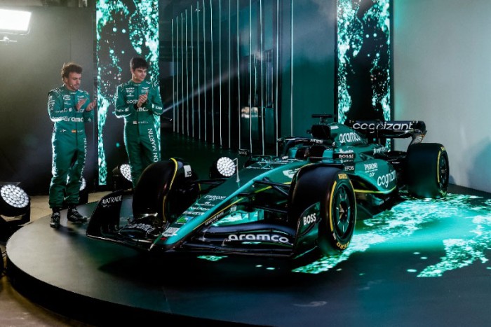 Bemutatták Alonso új F1-es autóját 7