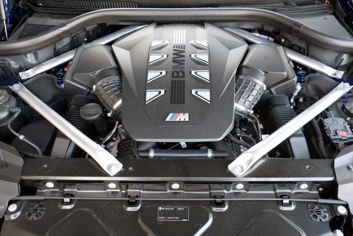 BMW, amibe a világ összes pénzét beletankolod, mégis örülsz neki 13