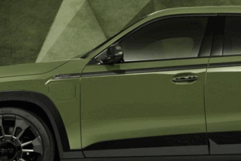 Extrém színekben is kérhető a BMW brutál hibridje