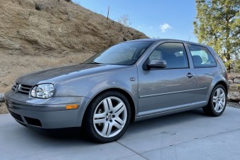 Így néz ki egy Volkswagen Golf IV-es, amiért elkérnek 9 milliót